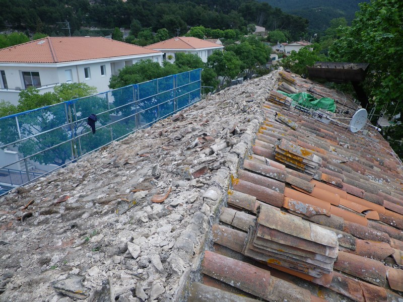 Début de chantier et dépose de toiture à Gémenos